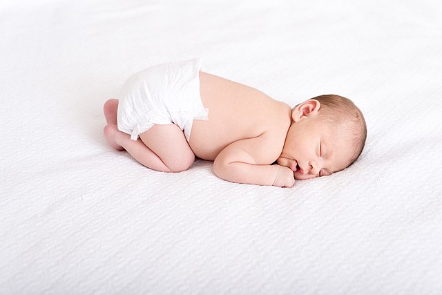 640px-Sleeping-baby